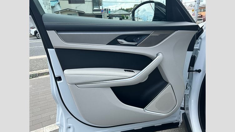 2025 認定中古車 Jaguar F-Pace オストゥーニパールホワイト D200 AWD（オートマチック）MHEV R-DYNAMIC SE