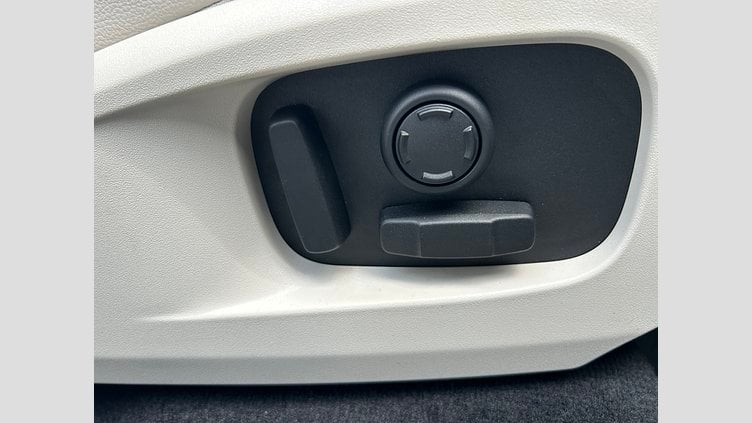 2025 認定中古車 Jaguar F-Pace オストゥーニパールホワイト D200 AWD（オートマチック）MHEV R-DYNAMIC SE