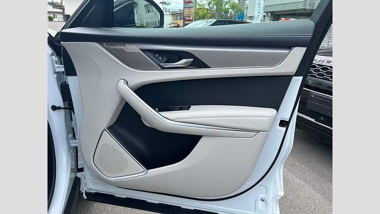 2025 認定中古車 Jaguar F-Pace オストゥーニパールホワイト D200 AWD（オートマチック）MHEV R-DYNAMIC SE