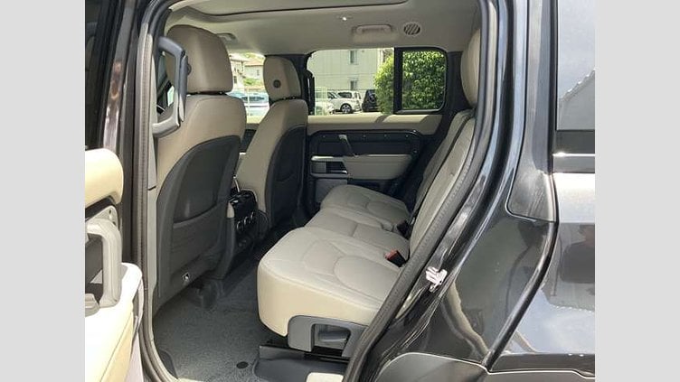 2024 認定中古車 Land Rover Defender 130 カルパチアングレイ D300 AWD（AT） SE