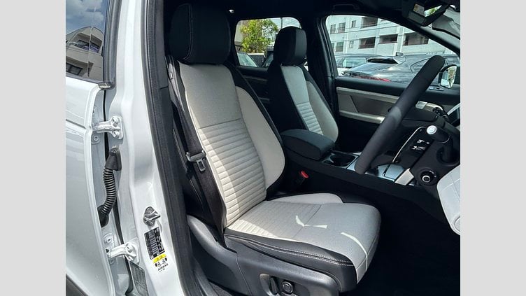 2024 認定中古車 Land Rover Discovery Sport オストゥーニパールホワイト P250（ガソリン） 標準ホイール DYNAMIC SE
