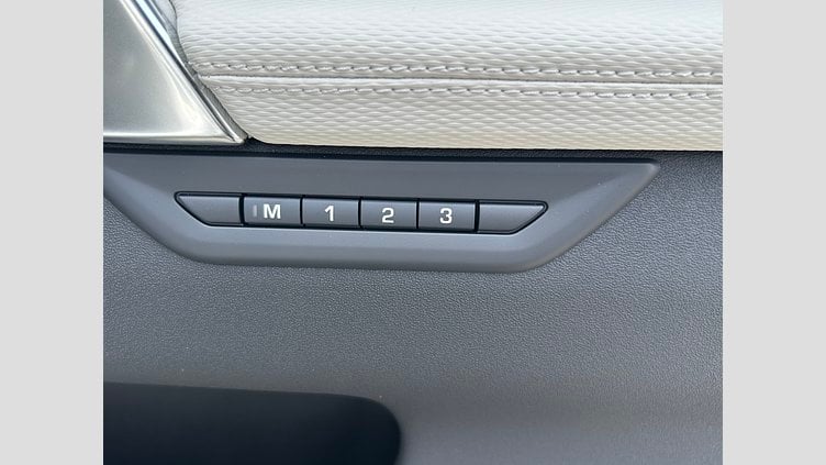 2024 認定中古車 Land Rover Discovery Sport オストゥーニパールホワイト P250（ガソリン） 標準ホイール DYNAMIC SE