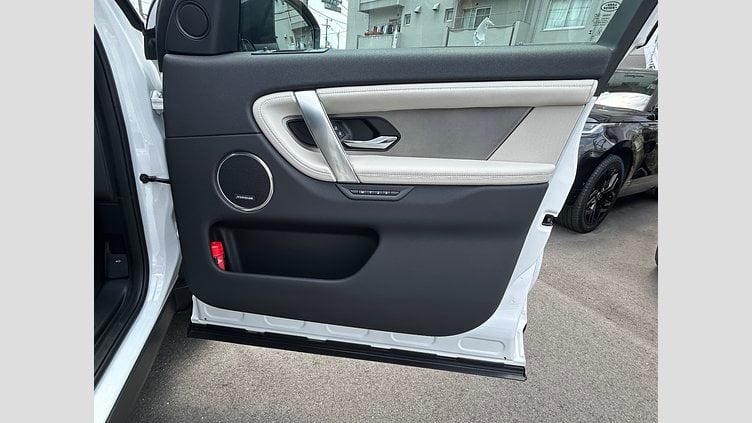 2024 認定中古車 Land Rover Discovery Sport オストゥーニパールホワイト P250（ガソリン） 標準ホイール DYNAMIC SE