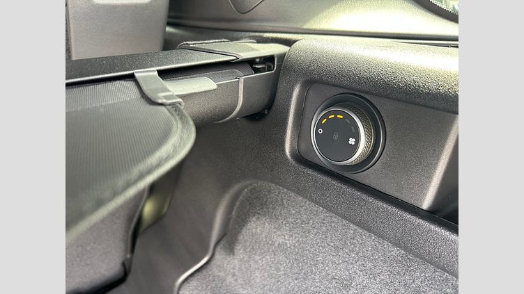 2024 認定中古車 Land Rover Discovery Sport オストゥーニパールホワイト P250（ガソリン） 標準ホイール DYNAMIC SE