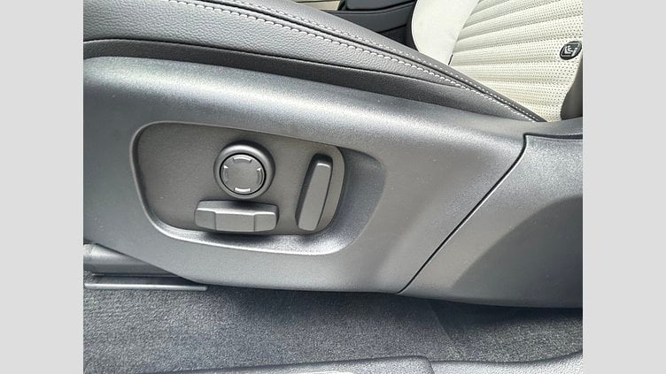 2024 認定中古車 Land Rover Discovery Sport オストゥーニパールホワイト P250（ガソリン） 標準ホイール DYNAMIC SE