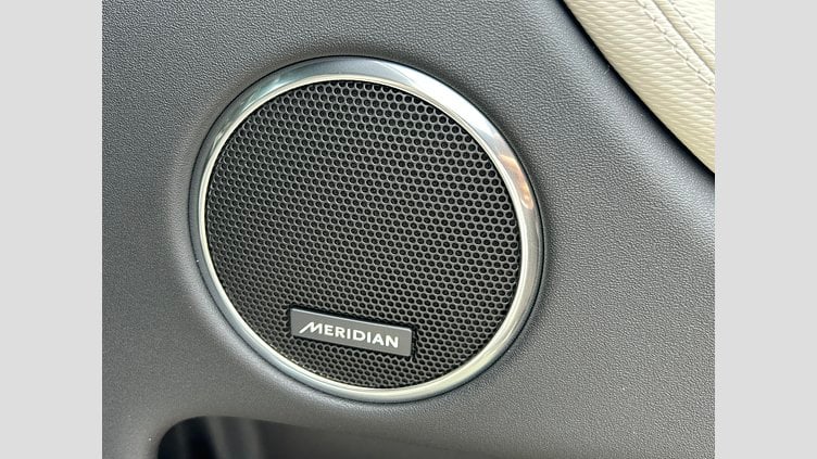 2024 認定中古車 Land Rover Discovery Sport オストゥーニパールホワイト P250（ガソリン） 標準ホイール DYNAMIC SE
