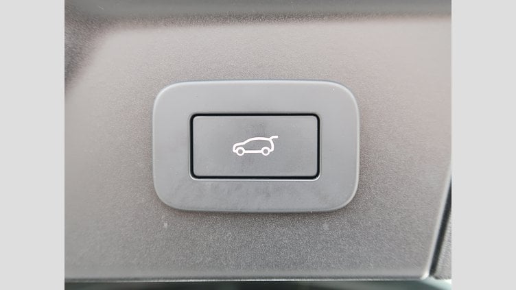 2025 認定中古車 Land Rover Range Rover Velar オストゥーニパールホワイト P400eプラグインハイブリッド（ガソリン） スタンダードホイールベース Dynamic SE