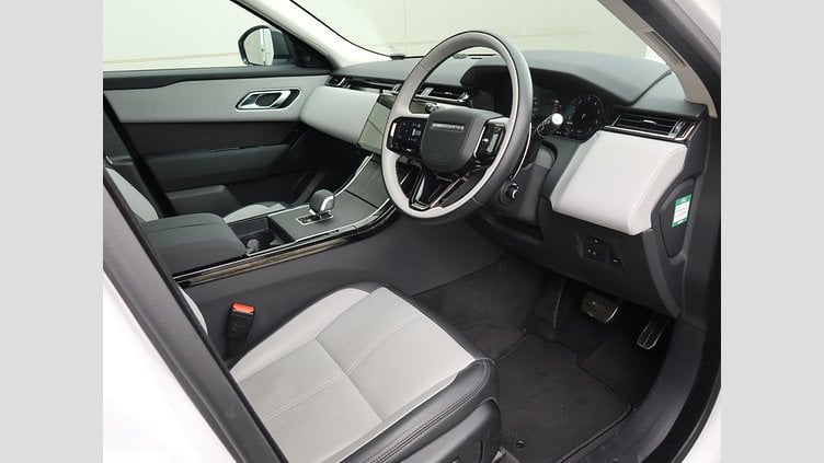 2025 認定中古車 Land Rover Range Rover Velar オストゥーニパールホワイト P400eプラグインハイブリッド（ガソリン） スタンダードホイールベース Dynamic SE