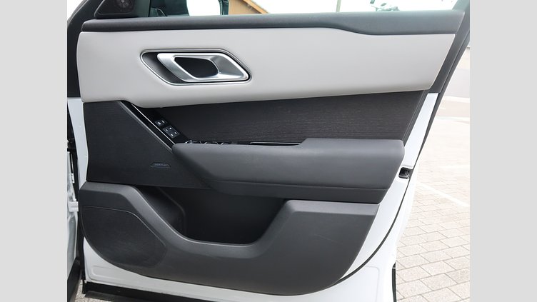 2025 認定中古車 Land Rover Range Rover Velar オストゥーニパールホワイト P400eプラグインハイブリッド（ガソリン） スタンダードホイールベース Dynamic SE