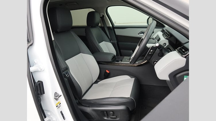 2025 認定中古車 Land Rover Range Rover Velar オストゥーニパールホワイト P400eプラグインハイブリッド（ガソリン） スタンダードホイールベース Dynamic SE