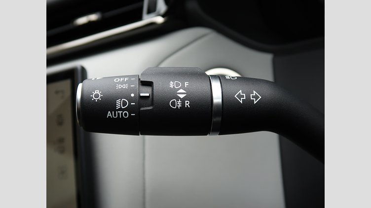 2025 認定中古車 Land Rover Range Rover Velar オストゥーニパールホワイト P400eプラグインハイブリッド（ガソリン） スタンダードホイールベース Dynamic SE