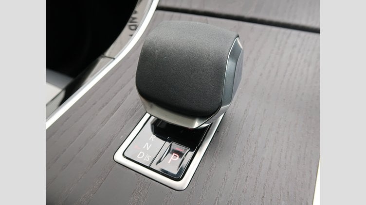 2025 認定中古車 Land Rover Range Rover Velar オストゥーニパールホワイト P400eプラグインハイブリッド（ガソリン） スタンダードホイールベース Dynamic SE