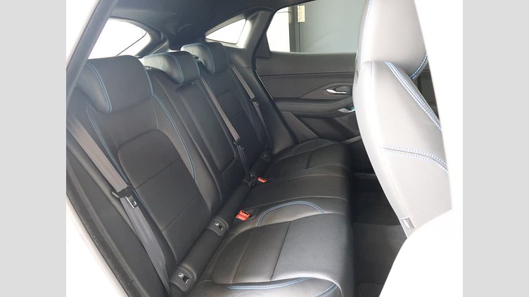 2018 認定中古車 Jaguar E-Pace フジ ホワイト D180 オートマチック全輪駆動 R-DYNAMIC S