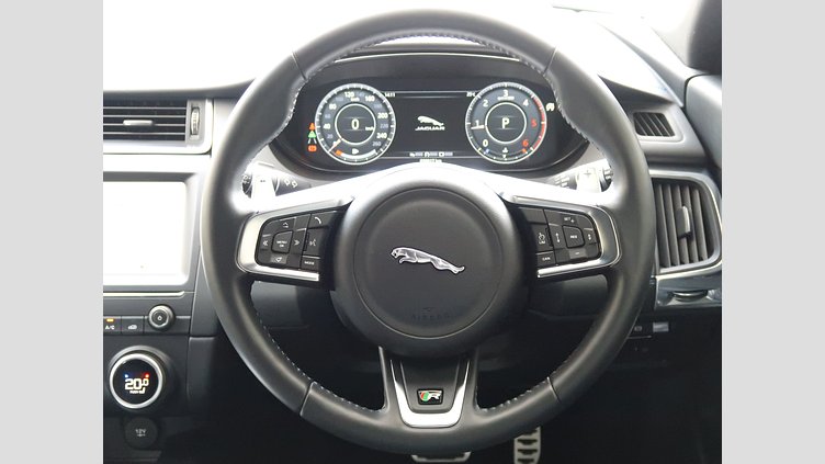 2018 認定中古車 Jaguar E-Pace フジ ホワイト D180 オートマチック全輪駆動 R-DYNAMIC S