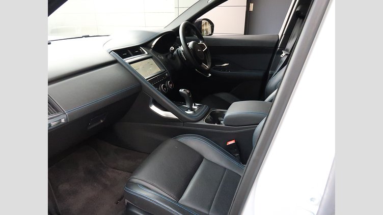 2018 認定中古車 Jaguar E-Pace フジ ホワイト D180 オートマチック全輪駆動 R-DYNAMIC S