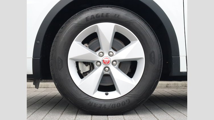 2018 認定中古車 Jaguar E-Pace フジ ホワイト D180 オートマチック全輪駆動 R-DYNAMIC S