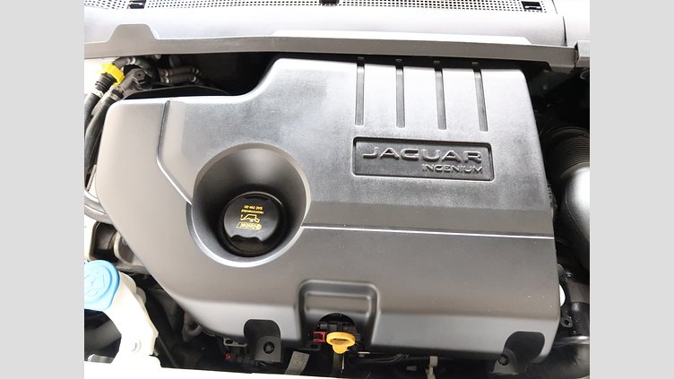 2018 認定中古車 Jaguar E-Pace フジ ホワイト D180 オートマチック全輪駆動 R-DYNAMIC S