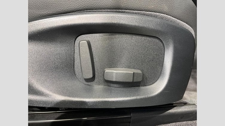 2018 認定中古車 Jaguar E-Pace シージアムブルー D180 オートマチック全輪駆動 R-DYNAMIC S