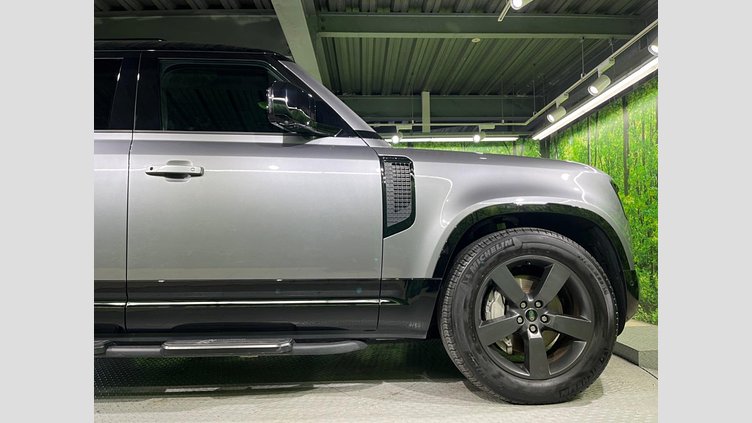2024 認定中古車 Land Rover Defender 110 アイガーグレイ D300 AWD（AT） X-DYNAMIC HSE