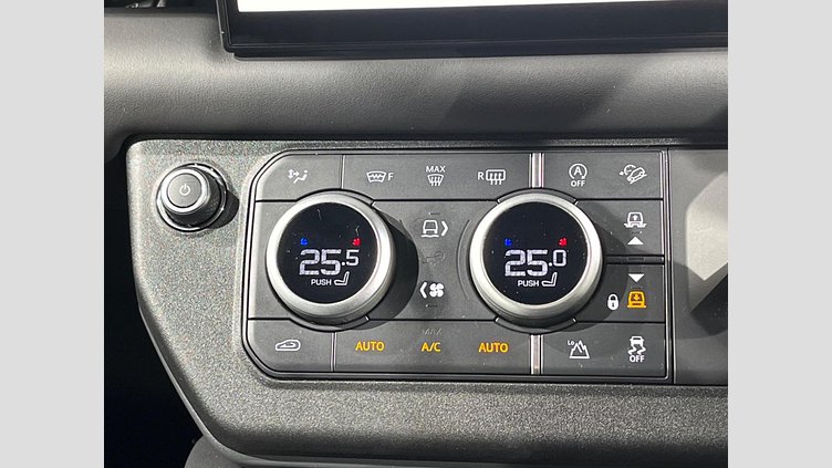 2024 認定中古車 Land Rover Defender 110 アイガーグレイ D300 AWD（AT） X-DYNAMIC HSE