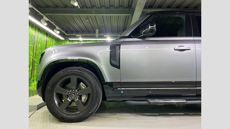 2024 認定中古車 Land Rover Defender 110 アイガーグレイ D300 AWD（AT） X-DYNAMIC HSE