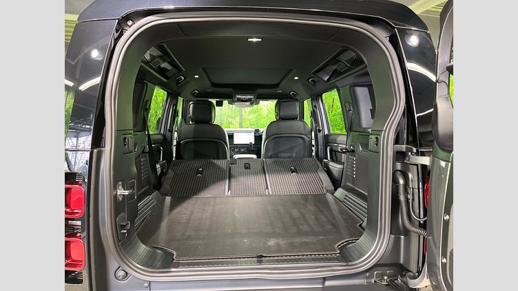 2024 認定中古車 Land Rover Defender 110 アイガーグレイ D300 AWD（AT） X-DYNAMIC HSE