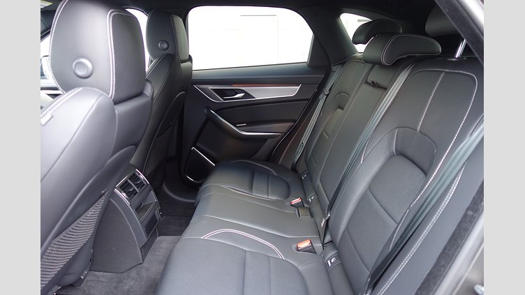 2024 認定中古車 Jaguar F-Pace オストゥーニパールホワイト D204 AWD（オートマチック）MHEV R-DYNAMIC SE