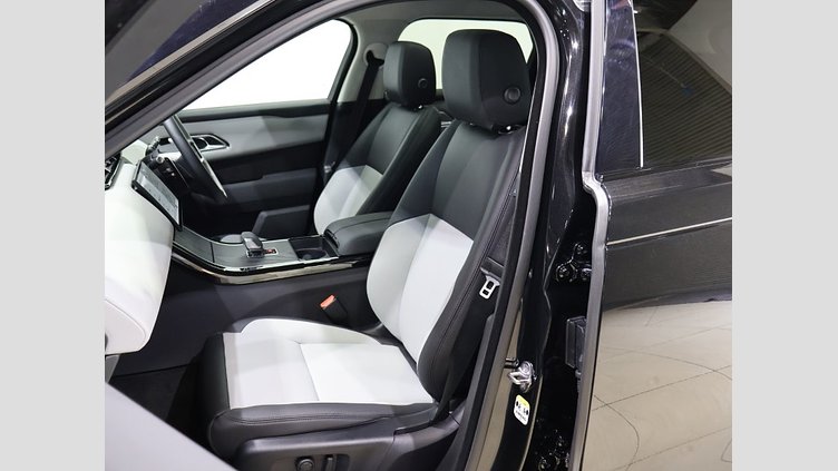 2025 認定中古車 Land Rover Range Rover Velar サントリーニブラック P400eプラグインハイブリッド（ガソリン） スタンダードホイールベース Dynamic SE