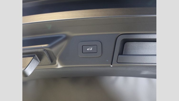 2025 認定中古車 Land Rover Range Rover Velar サントリーニブラック P400eプラグインハイブリッド（ガソリン） スタンダードホイールベース Dynamic SE