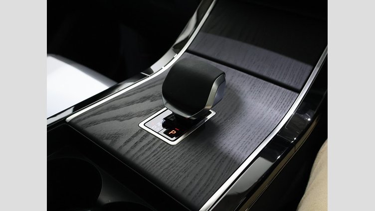 2025 認定中古車 Land Rover Range Rover Velar サントリーニブラック P400eプラグインハイブリッド（ガソリン） スタンダードホイールベース Dynamic SE