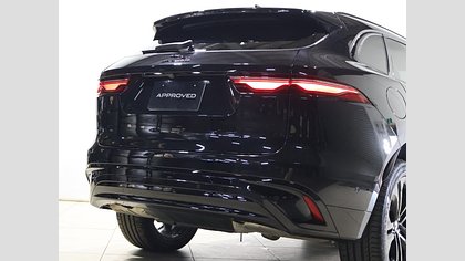 F-Pace 31