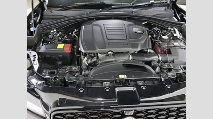 F-Pace 29