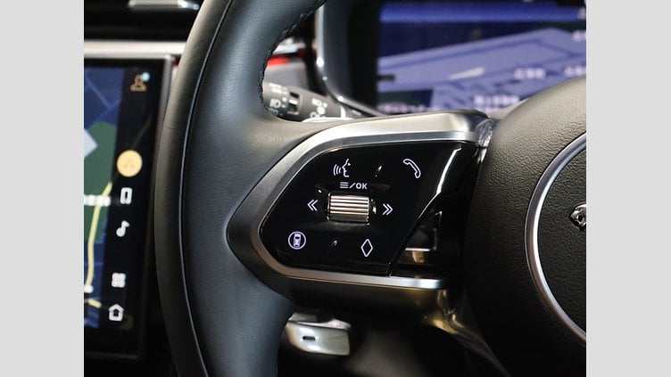 2025 認定中古車 Jaguar F-Pace サントリーニブラック P400e ガソリン プラグインハイブリッド R-DYNAMIC HSE