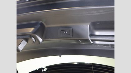 F-Pace 27