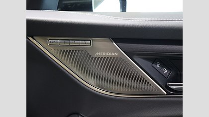 F-Pace 26