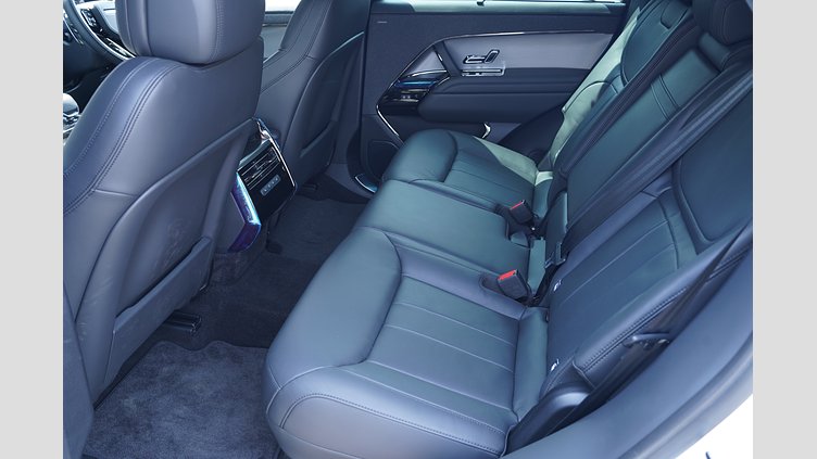 2024 認定中古車 Land Rover Range Rover Sport フジホワイト P550eプラグインハイブリッド（ガソリン） スタンダードホイールベース Dynamic SE