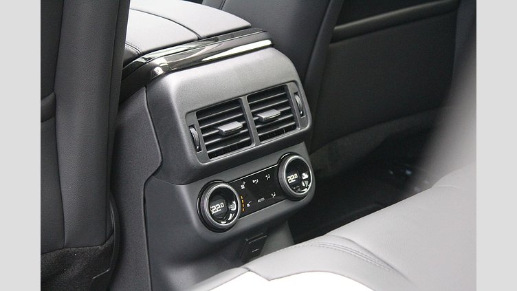 2025 SKLADOVÉ VOZIDLÁ Land Rover Range Rover Velar Fuji White NEW RANGE ROVER VELAR, 2.0l 250PS 4wd, Auto S