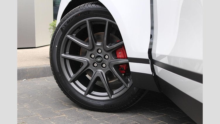 2025 SKLADOVÉ VOZIDLÁ Land Rover Range Rover Velar Fuji White NEW RANGE ROVER VELAR, 2.0l 250PS 4wd, Auto S