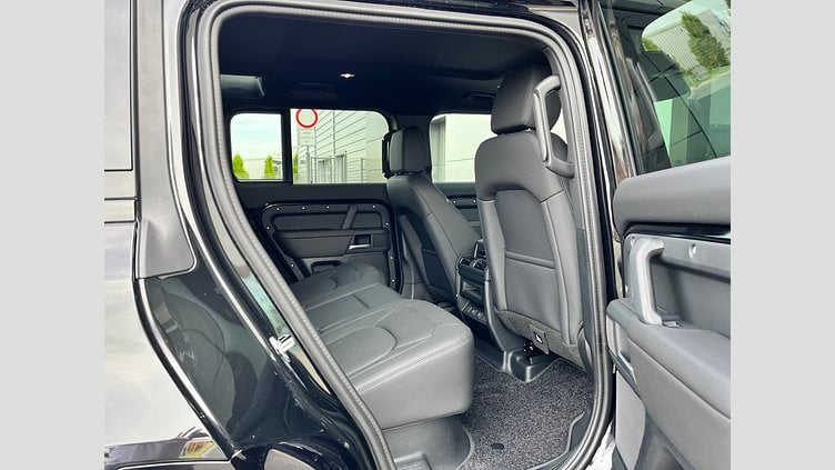 2025 SKLADOVÉ VOZIDLÁ Land Rover Defender 110 Čierna Santorini D250 MHEV AUTOMAT AWD X-Dynamic SE