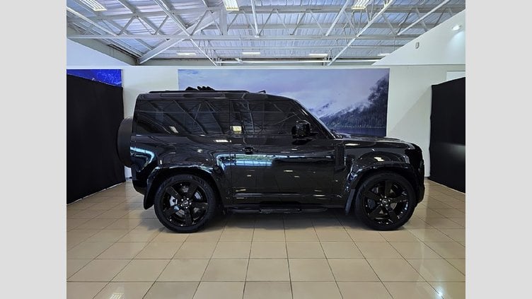 2022 Approved Land Rover Defender 90 Santorini Black BALANCE OF 5 YR MAINTENANCE PLAN VALID OR 100 000KM. FULL SERVICE HISTORY. Electronic Air Suspension, Heated Front Seats, Heated Folding , Detachable Towbar, Perimetric and Volumetric Protection, Meridian Sound System, Automatic Headlamp Levelling. Defender 90 D240 HSE X-Dynamic (177KW)