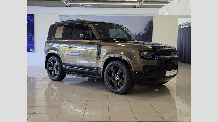 2022 Approved Land Rover Defender 90 Gondwana Stone BALANCE OF 5 YR MAINTENANCE PLAN VALID OR 100 000KM. FULL SERVICE HISTORY. The 2022 Defender 90 P400 X-(294kW) is the ultimate blend of rugged power and luxury.  Land Rover Defender 90 P400 X (294KW)