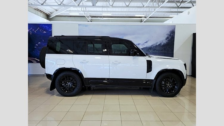 2022 Approved Land Rover Defender 110 Fuji White Accompanied with the balance of the 5 year/ 100 000 km motor plan. Our  2022 Land Rover Defender 110 D300 HSE X-Dynamic features: Panoramic roof, Infotainment, Reverse camera, Park distance control. Land Rover Defender 110 D300 HSE X-Dynamic