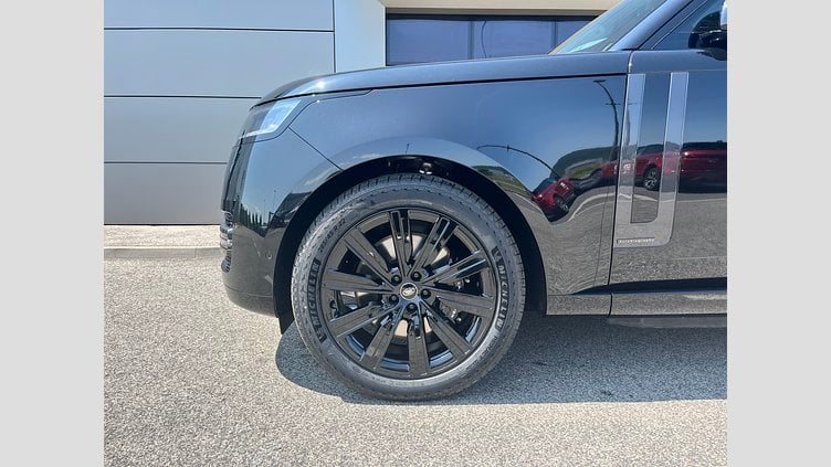 2025 SKLADOVÉ VOZIDLÁ Land Rover Range Rover Čierna Santorini P550e PHEV AWD AUTOMAT SWB Autobiography