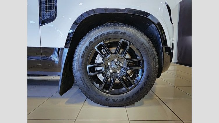2022 Approved Land Rover Defender 110 Fuji White Accompanied with the balance of the 5 year/ 100 000 km motor plan. Our  2022 Land Rover Defender 110 D300 HSE X-Dynamic features: Panoramic roof, Infotainment, Reverse camera, Park distance control. Land Rover Defender 110 D300 HSE X-Dynamic