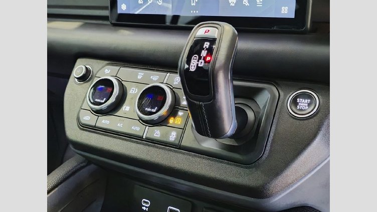 2022 Approved Land Rover Defender 110 Fuji White Accompanied with the balance of the 5 year/ 100 000 km motor plan. Our  2022 Land Rover Defender 110 D300 HSE X-Dynamic features: Panoramic roof, Infotainment, Reverse camera, Park distance control. Land Rover Defender 110 D300 HSE X-Dynamic