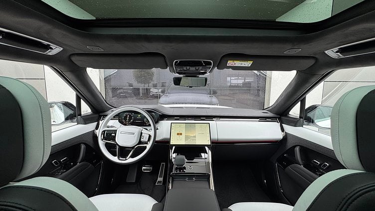 2025 SKLADOVÉ VOZIDLÁ Land Rover Range Rover Sport Ostuni Pearl White P550e PHEV Autobiography