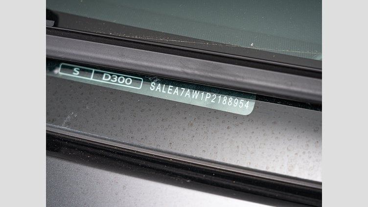 2023 認定中古車 Land Rover Defender 110 サントリーニブラック D300 AWD（AT） S