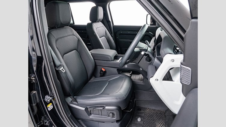 2023 認定中古車 Land Rover Defender 110 サントリーニブラック D300 AWD（AT） S