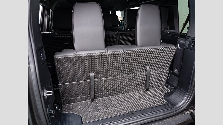 2023 認定中古車 Land Rover Defender 110 サントリーニブラック D300 AWD（AT） S