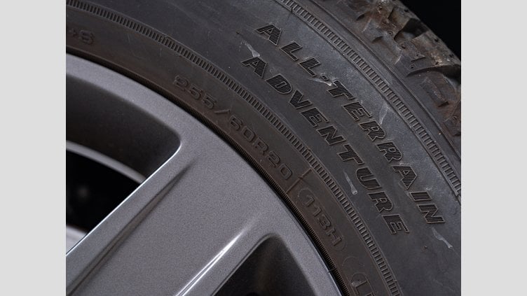 2023 認定中古車 Land Rover Defender 110 サントリーニブラック D300 AWD（AT） S